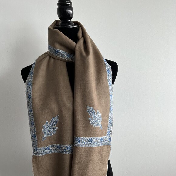 100 percent Pashmina | lightweight scarf | warm cozy scarf | hand embroidery - Picture 1 of 13